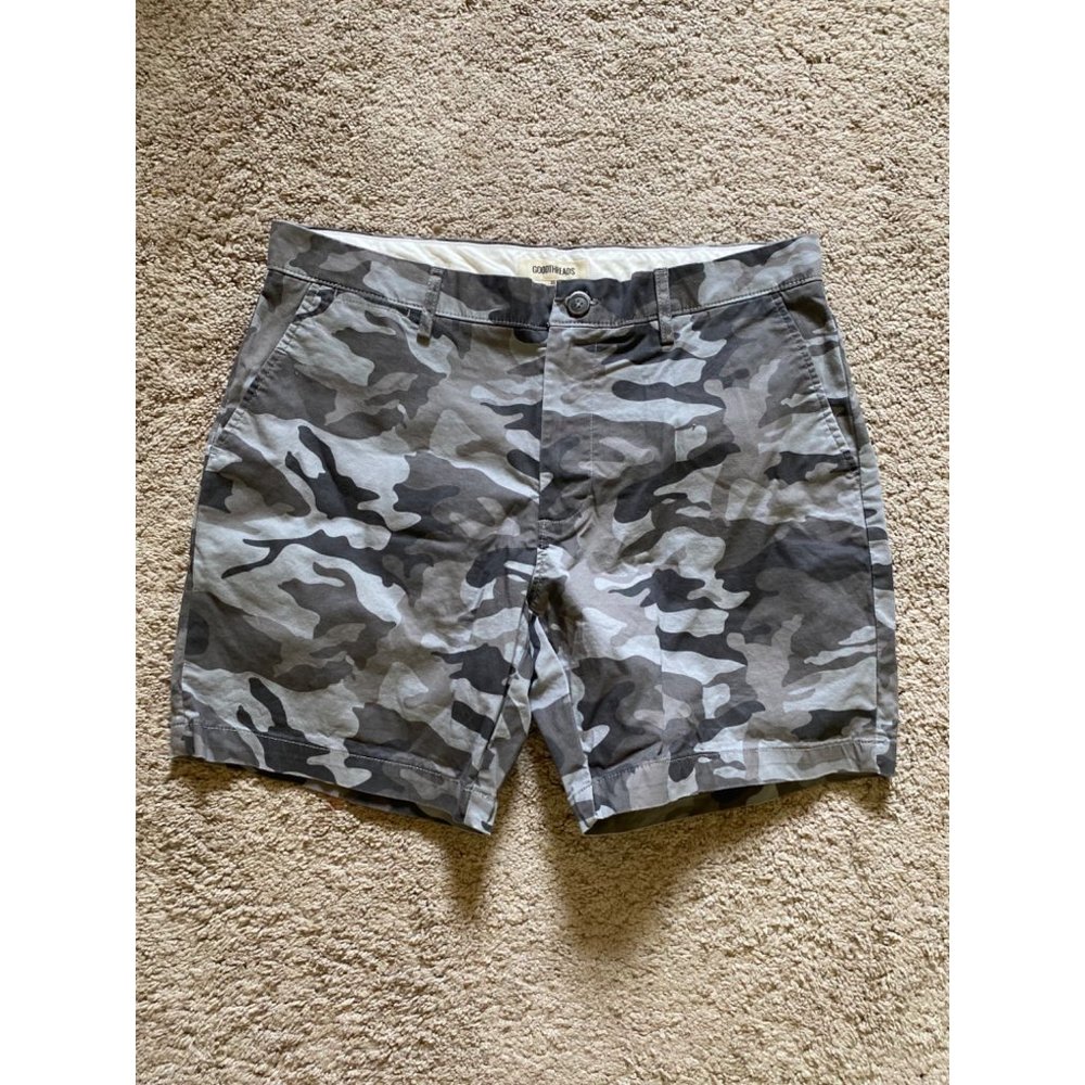 Good Threads men’s size 33 camouflage shorts